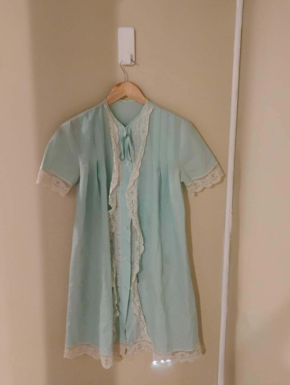 Vintage 1960s Lace Accent Buttoned Robe Peignoir